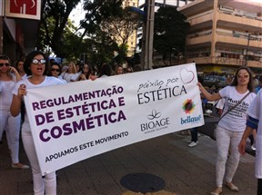 Esteticistas se reúnem em Maringá para pedir regulamentação da profissão